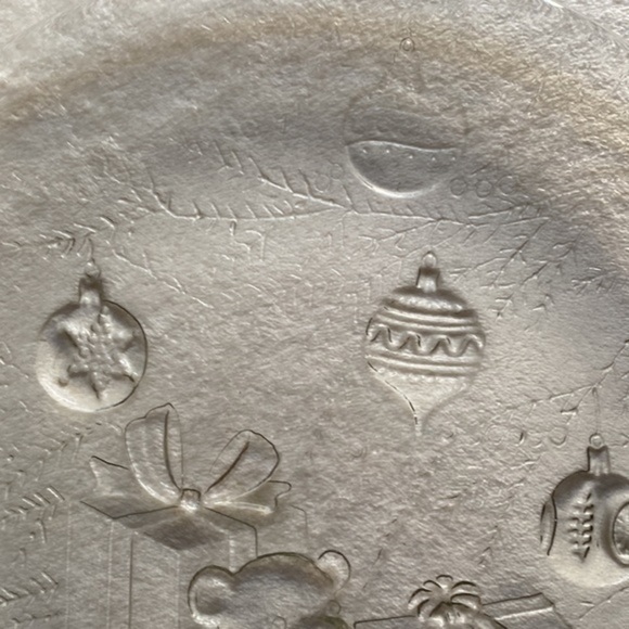 Libbey 13'' Christmas Platter: Showcase of‎ Delightful Bear Under The Tree Scene - Picture 4 of 7